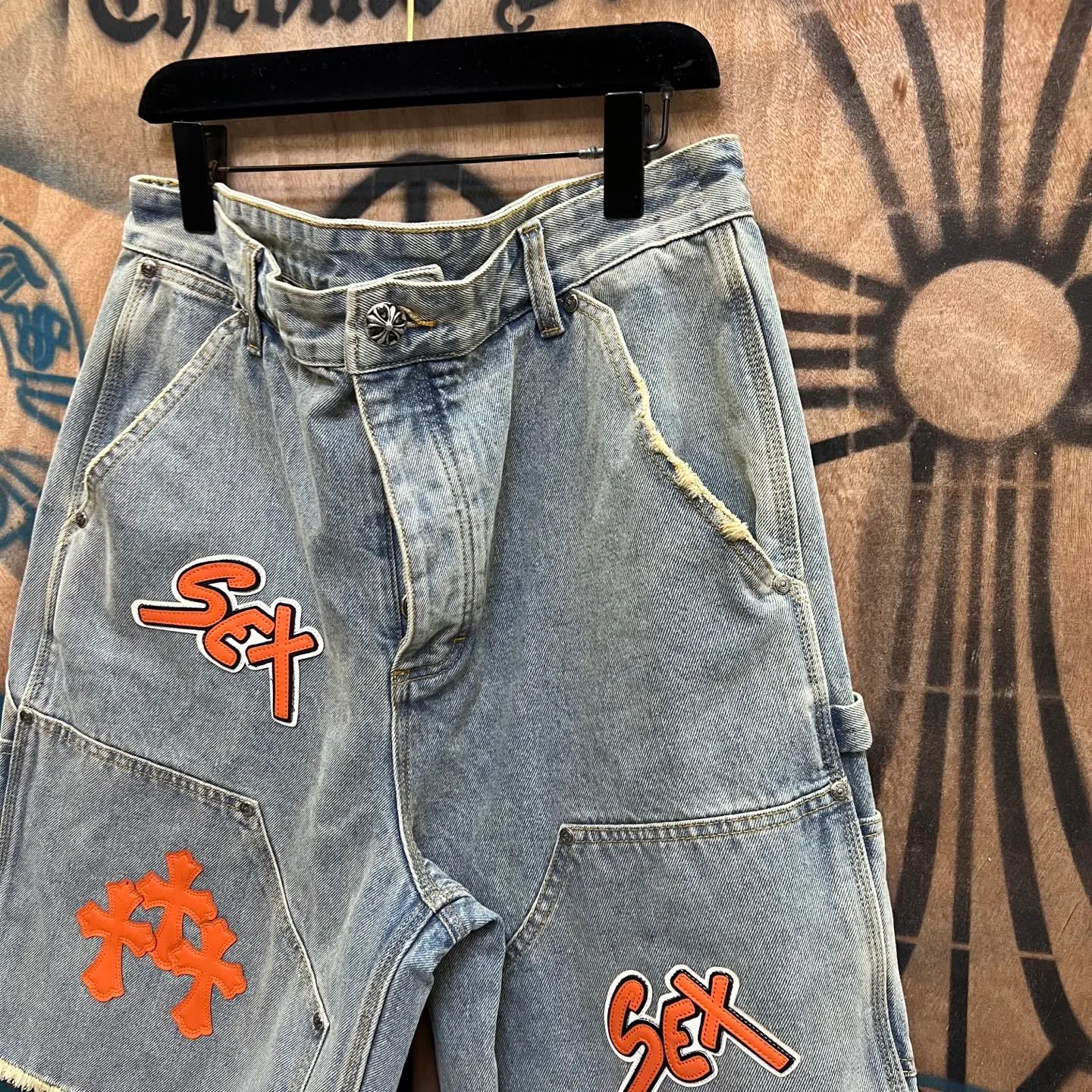 P520 chrome hearts limited series new city limited jeans Chrome Hearts city limited denim shorts vintage levis American made 501 505 517 base version remake Levis American made 501 base version imported sheepskin 925 silver remake Customers provide waist and pants length or height and weight. The studio will select the most suitable base version for you to remake. There are many people doing remakes in the market. Don’t belittle or comment. The difference is visible to the naked eye. See and compare for yourself #CHROME HEARTS Unisex style